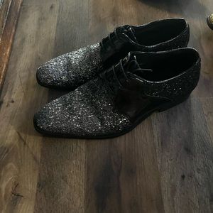 Only wore a couple of times! In excellent condition!